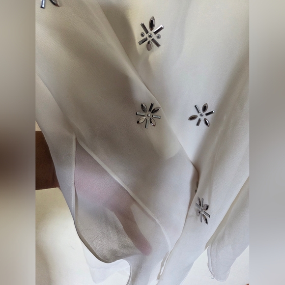 White Embroidered - Picture 3 of 7